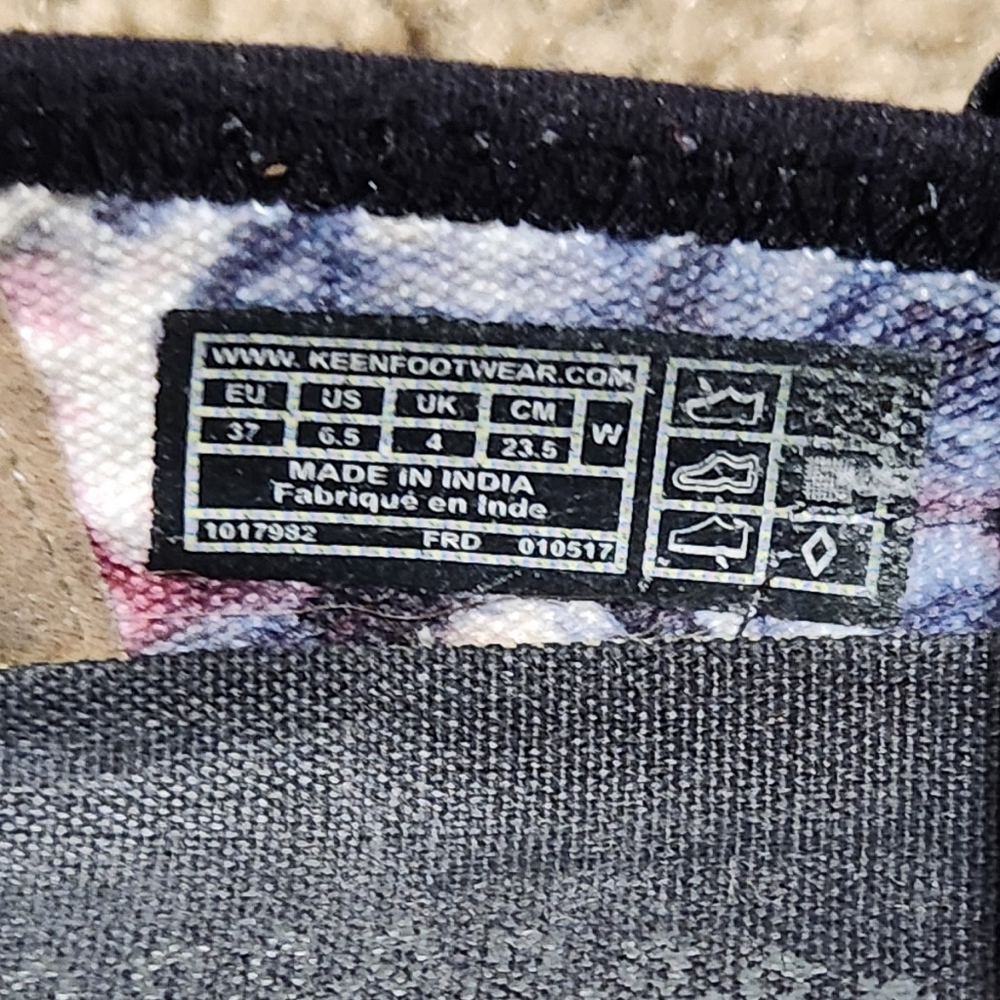 Keen Black Size 6.5, Mary Jane Style - Picture 4 of 5